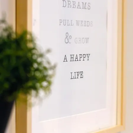 Stay,family Garden ,kids Friendly, Parking In Private Garage Appartamento