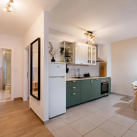 Perfect For Families With Kids,free Garage Parking & Child-friendly Amenities,split