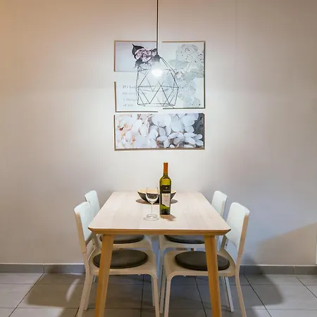 Modern Family Split, Free Garage Parking,split Apartment
