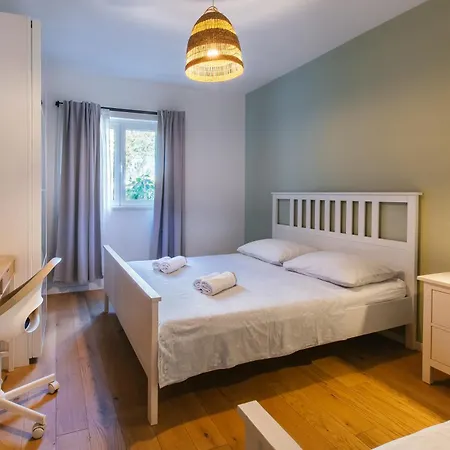 Modern Family Split, Free Garage Parking,split Apartment Split