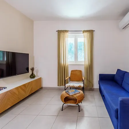 Stay,family Garden ,kids Friendly, Parking In Private Garage * Spalato