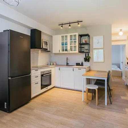 Perfect For Families With Kids,free Garage Parking & Child-friendly Amenities,split