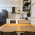 Peaceful Family With Private Garage Free Parking, Daire Split