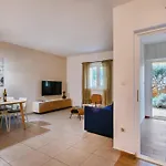 Peaceful Family With Private Garage Free Parking,