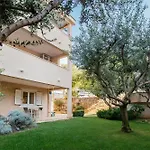 Daire Peaceful Family With Private Garage Free Parking,