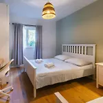 Peaceful Family With Private Garage Free Parking, Daire Split