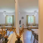 Daire Peaceful Family With Private Garage Free Parking,