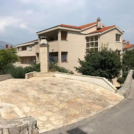 Apartment Stay,family Garden ,kids Friendly, Parking In Private Garage Split