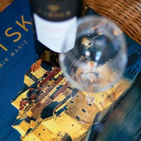 Stay,family Garden ,kids Friendly, Parking In Private Garage *