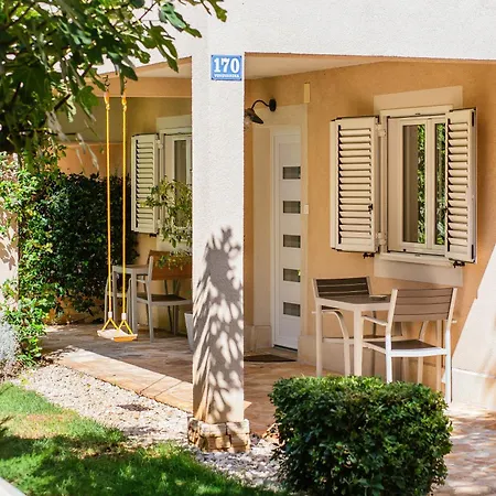 Appartement Stay,family Garden ,kids Friendly, Parking In Private Garage