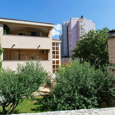 Appartement Stay,family Garden ,kids Friendly, Parking In Private Garage Split