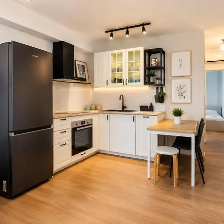 Perfect For Families With Kids,free Garage Parking & Child-friendly Amenities,split *