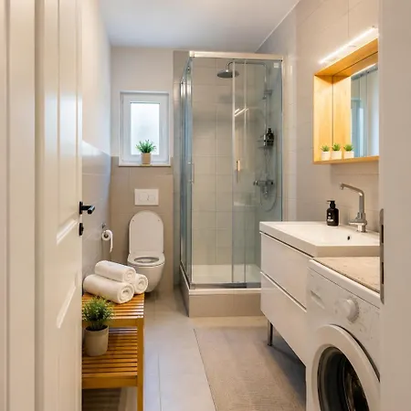 Perfect For Families With Kids,free Garage Parking & Child-friendly Amenities,split * Split