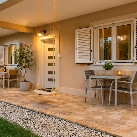Perfect For Families With Kids,free Garage Parking & Child-friendly Amenities,split