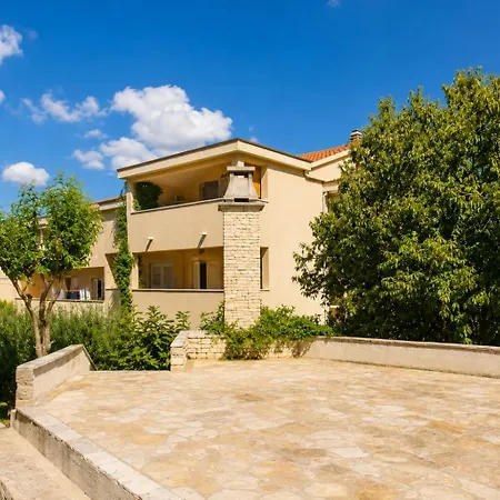 Perfect For Families With Kids,free Garage Parking & Child-friendly Amenities,split Сплит