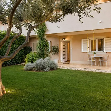 Perfect For Families With Kids,free Garage Parking & Child-friendly Amenities,split Апартаменты Сплит