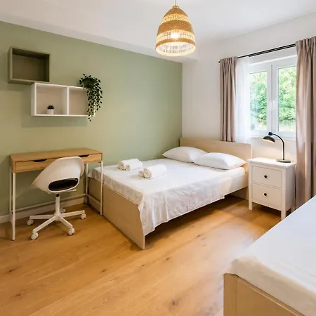 Perfect For Families With Kids,free Garage Parking & Child-friendly Amenities,split Split