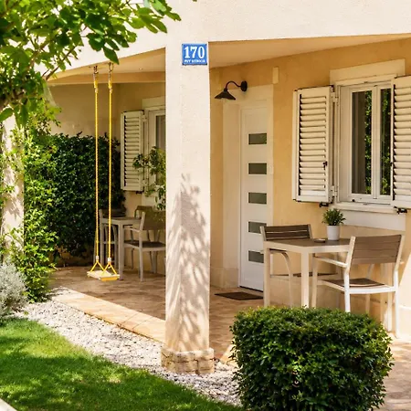 Perfect For Families With Kids,free Garage Parking & Child-friendly Amenities,split דירה *