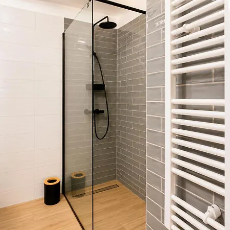 Perfect For Families With Kids,free Garage Parking & Child-friendly Amenities,split