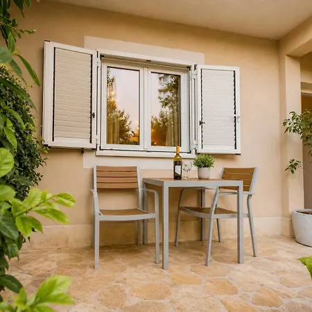 Perfect For Families With Kids,free Garage Parking & Child-friendly Amenities,split Апартаменты