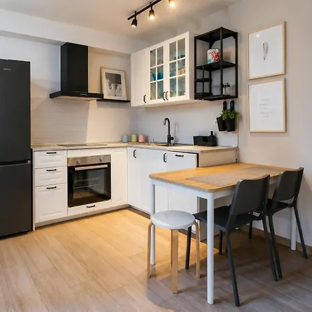 Perfect For Families With Kids,free Garage Parking & Child-friendly Amenities,split * Split