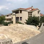 Apartment Peaceful Family With Private Garage Free Parking, Split