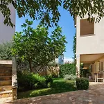 Peaceful Family With Private Garage Free Parking, * Split