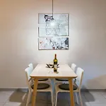 Peaceful Family With Private Garage Free Parking, Apartment