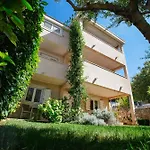 Apartment Peaceful Family With Private Garage Free Parking, *