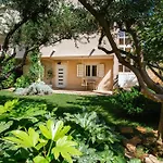 Peaceful Family With Private Garage Free Parking, *