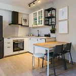 Peaceful Family With Private Garage Free Parking, *