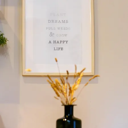 Stay,family Garden ,kids Friendly, Parking In Private Garage 아파트 *