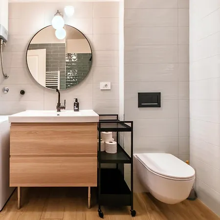 Stay,family Garden ,kids Friendly, Parking In Private Garage