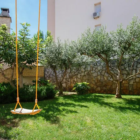 Stay,family Garden ,kids Friendly, Parking In Private Garage 아파트