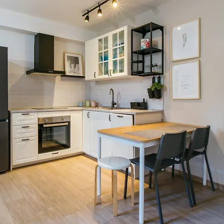 Modern Family Split, Free Garage Parking,split *